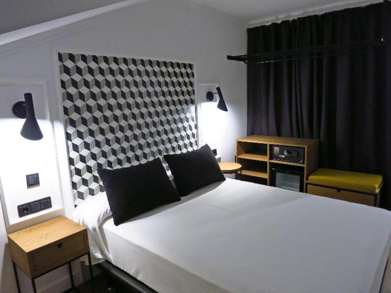 Hotel Colon Plaza Valladolid Room photo